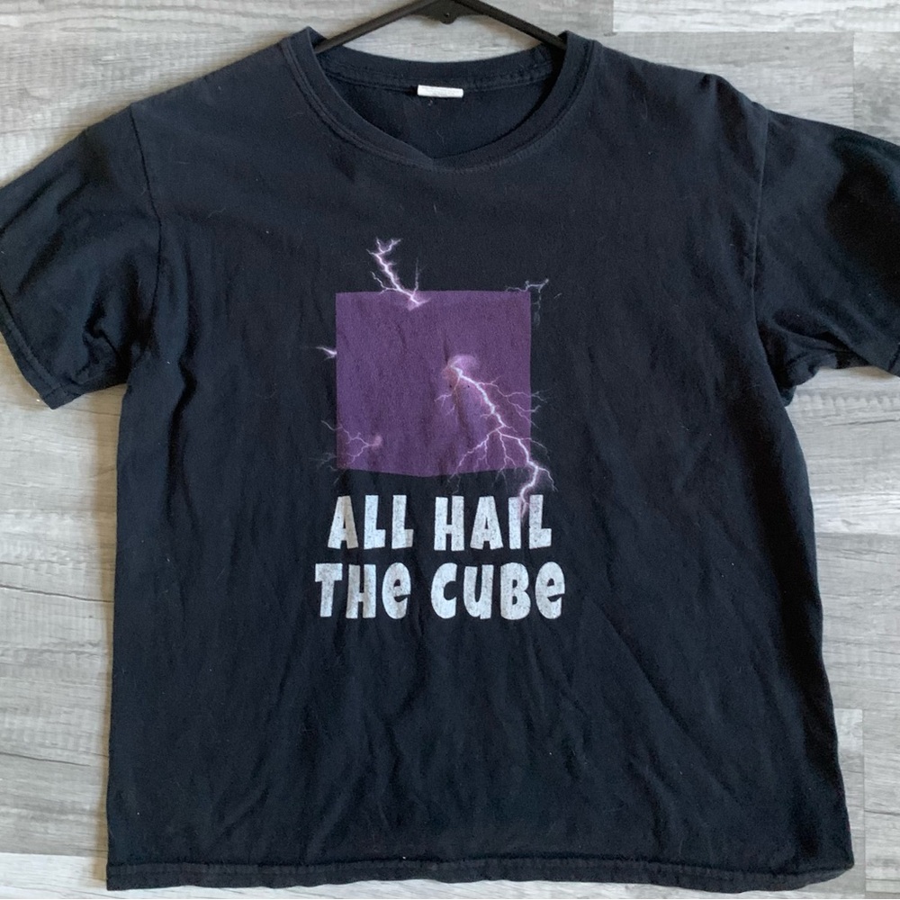 Boys short sleeve T shirt. Size L